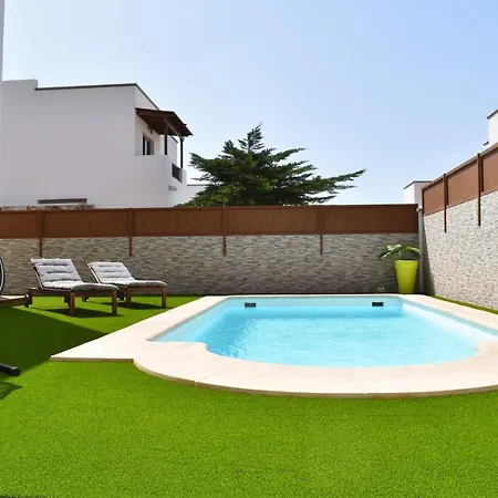 Tilley. Private Villa Costa Teguise